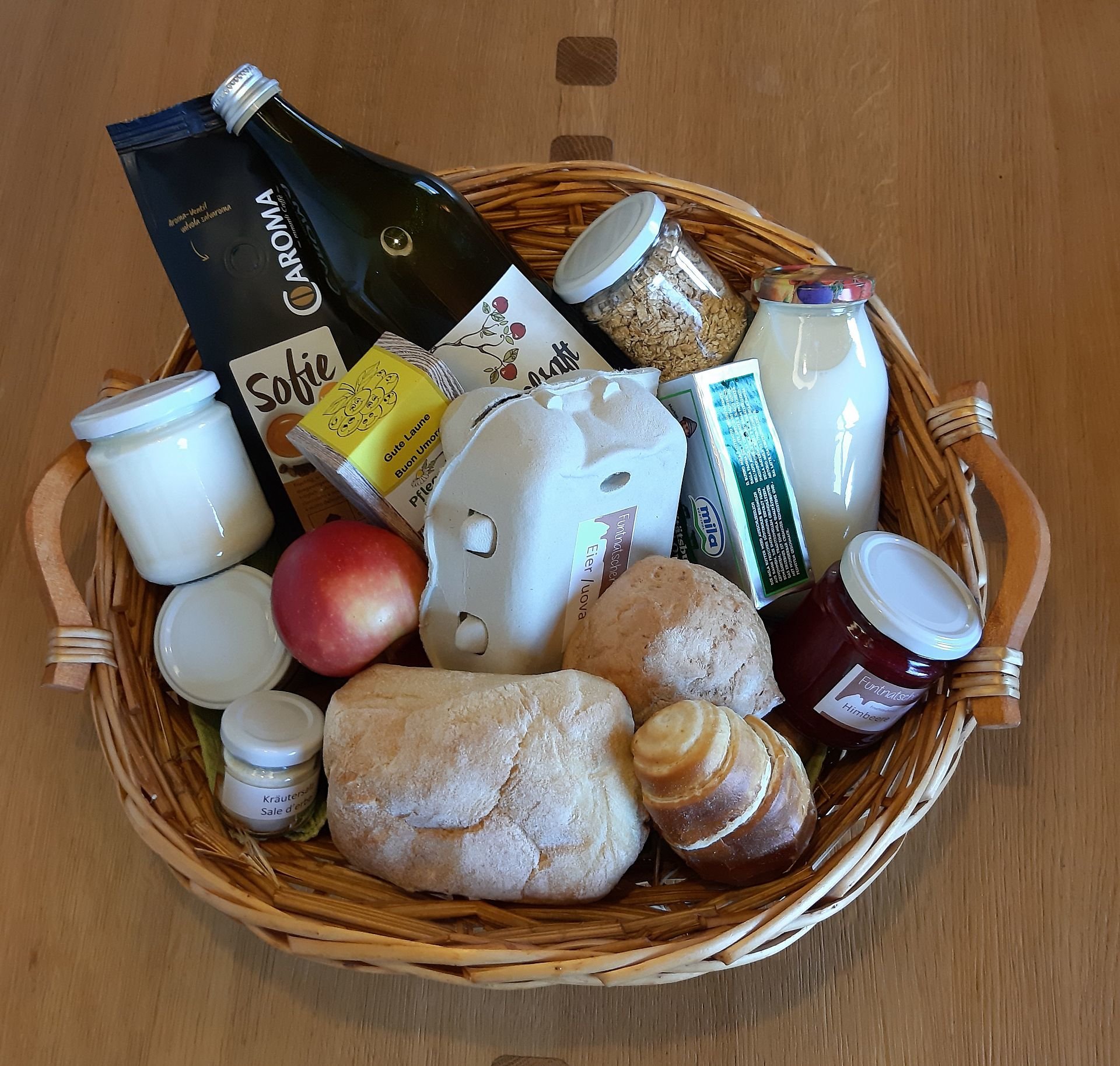 Bauernhoffrühstück mit hofeigenen und regionalen Köstlichkeiten ...
